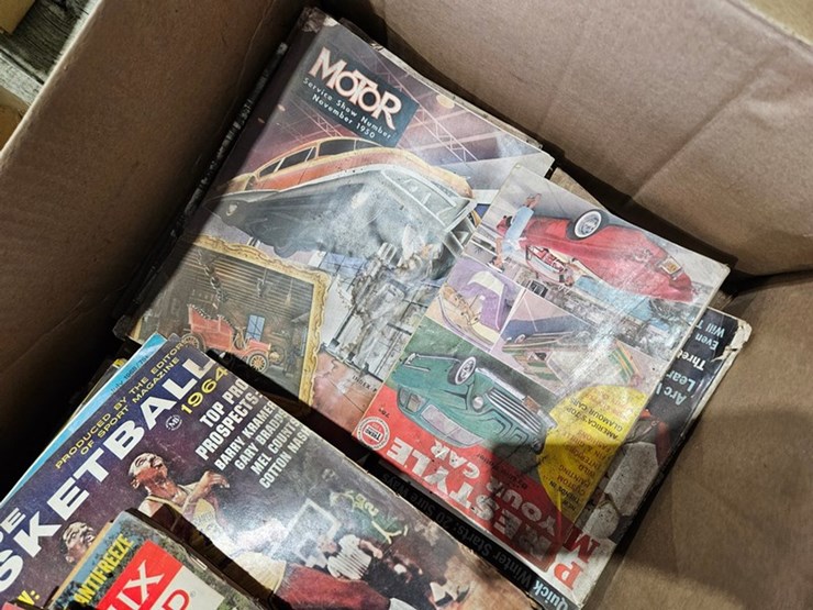 #6239-•-box-of-vintage-magazines-image-8