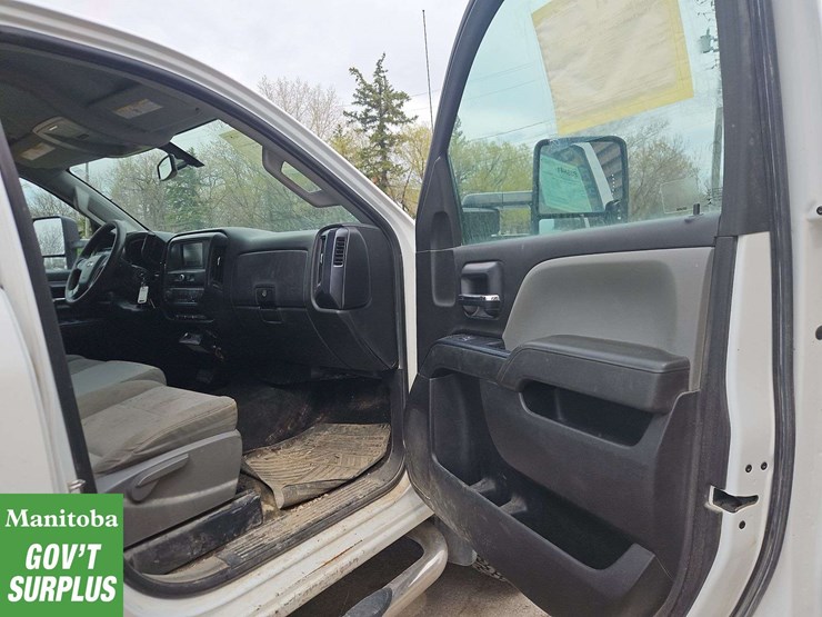 2017-chevrolet-silverado-3500hd-image-24