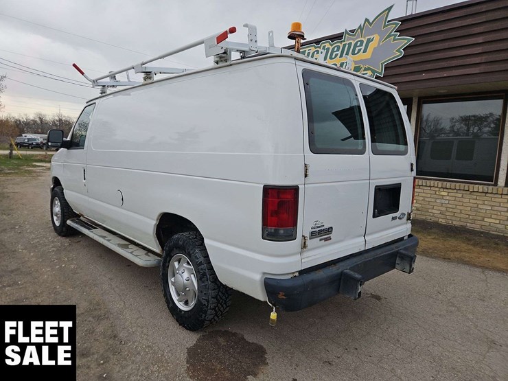 2013-ford-cargo-image-9