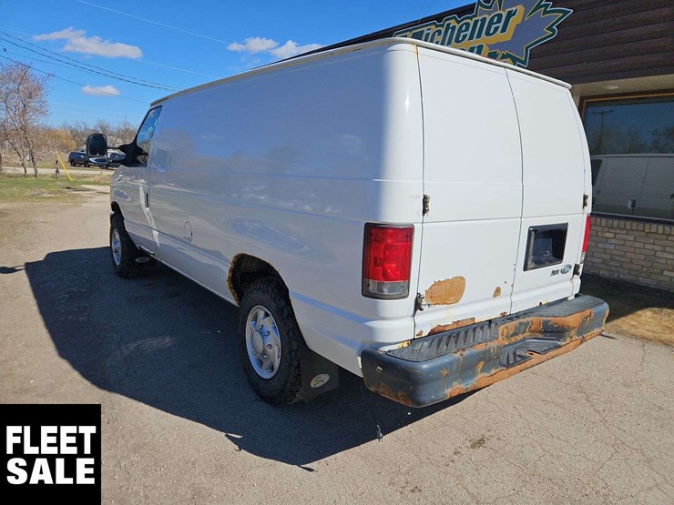 2014-ford-cargo-image-8