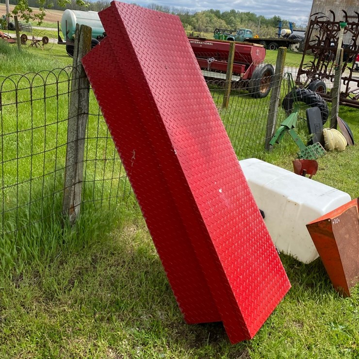 Alum Cross Over Truck Tool Box