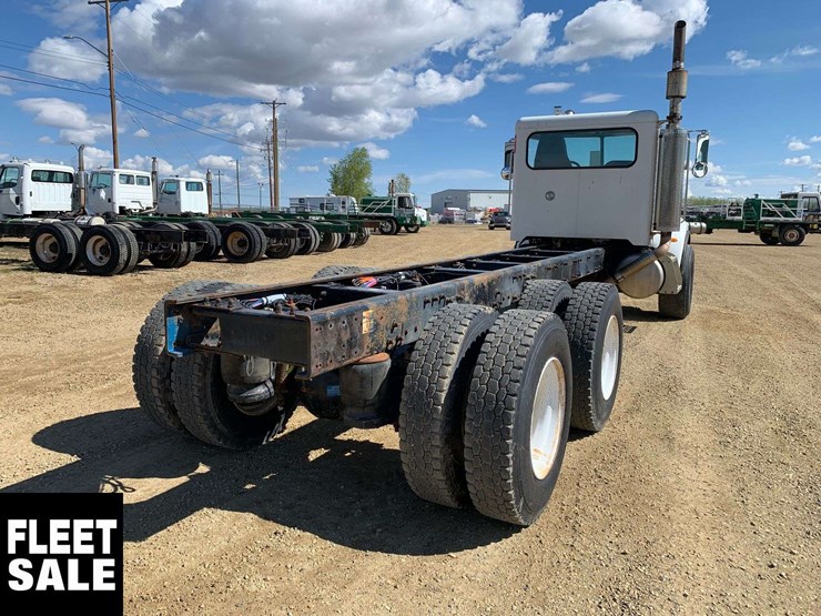 2006-peterbilt-335-image-8