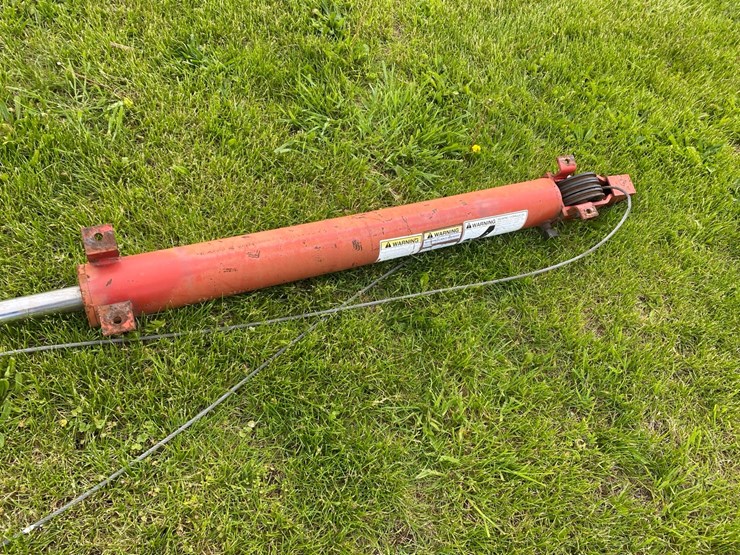 hutchinson-grain-auger-lift-cylinder-image-4