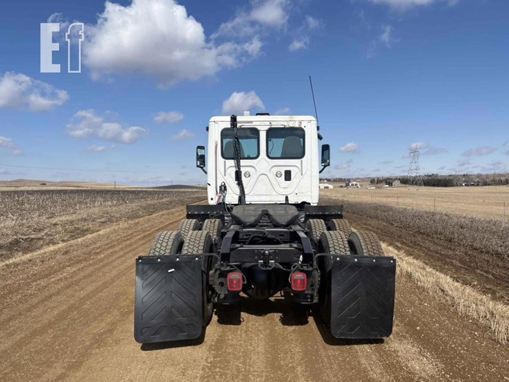 2013-freightliner-cascadia-125-image-4