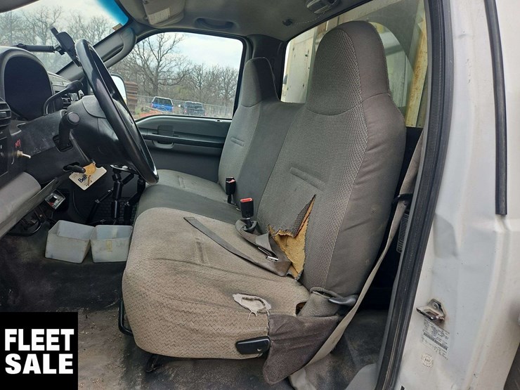 2006-ford-f550-image-27