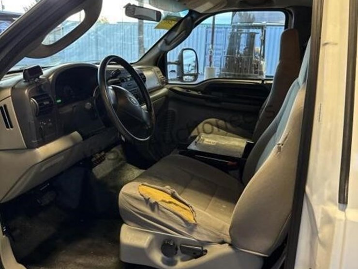 2005-ford-f550-image-24