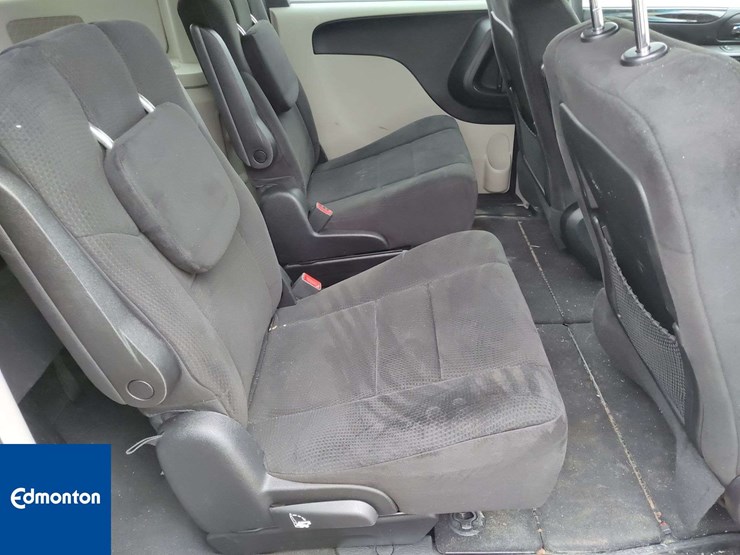 2012-dodge-grand-caravan-image-18
