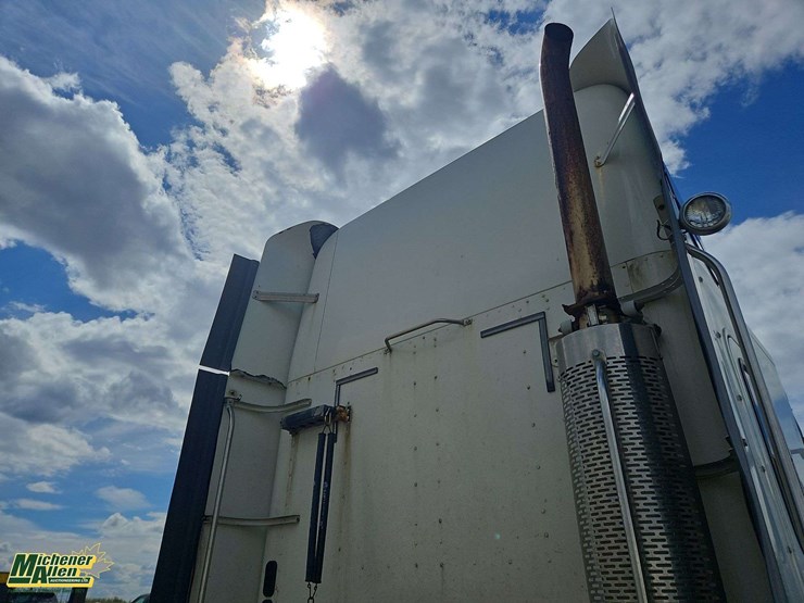 2006-freightliner-columbia-120-image-27