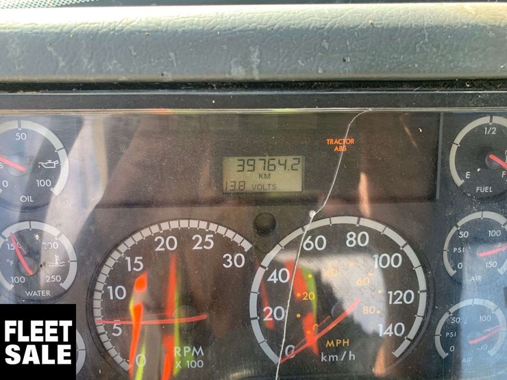 2003-freightliner-fl106-image-18