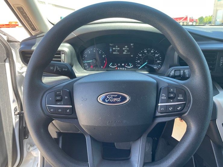 2022-ford-explorer-image-35