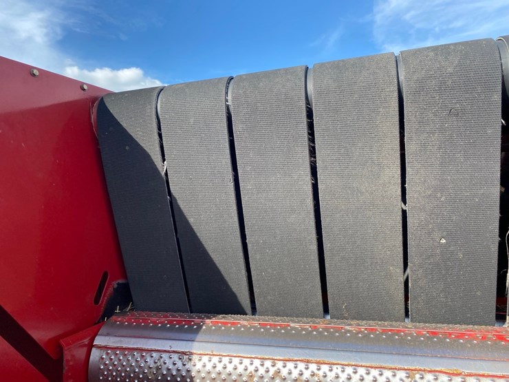new-holand-7050-4x4-rd-baler-image-11