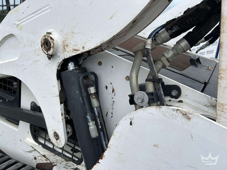 skid-steer-image-25