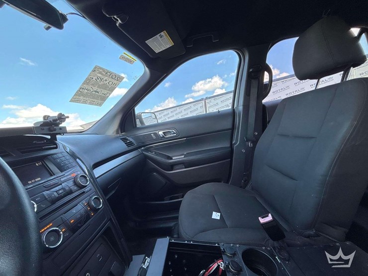 2017-ford-explorer-image-14