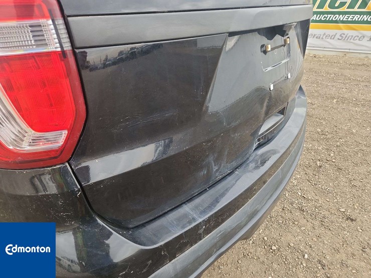 2016-ford-explorer-image-38