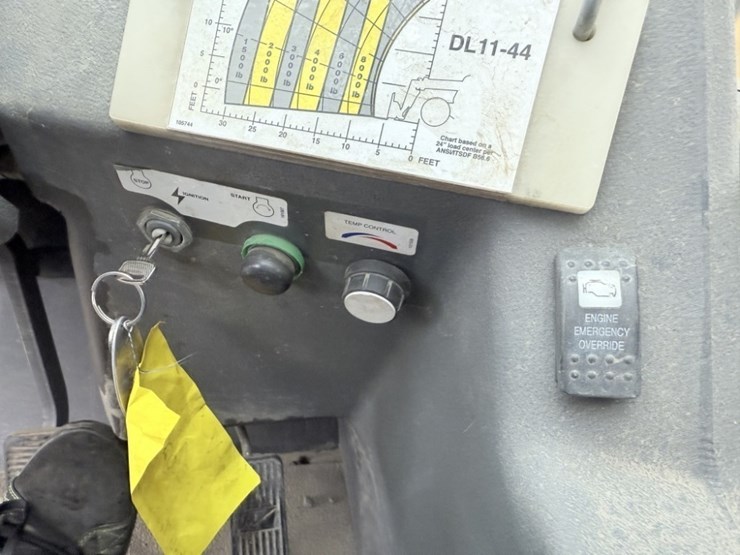 2010-gehl-dl11-44-image-23