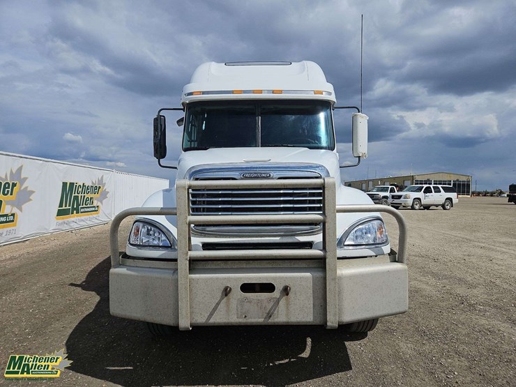 2006-freightliner-columbia-120-image-9