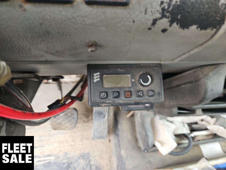2002-freightliner-fl80-image-42