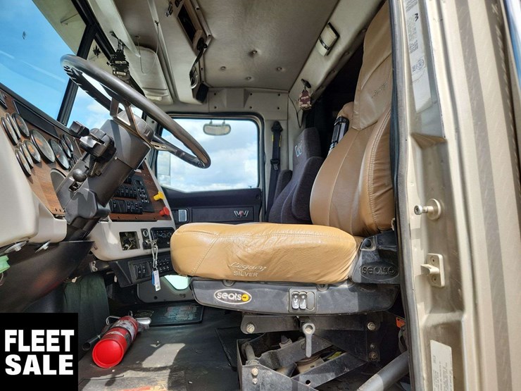 2015-western-star-4900-image-17