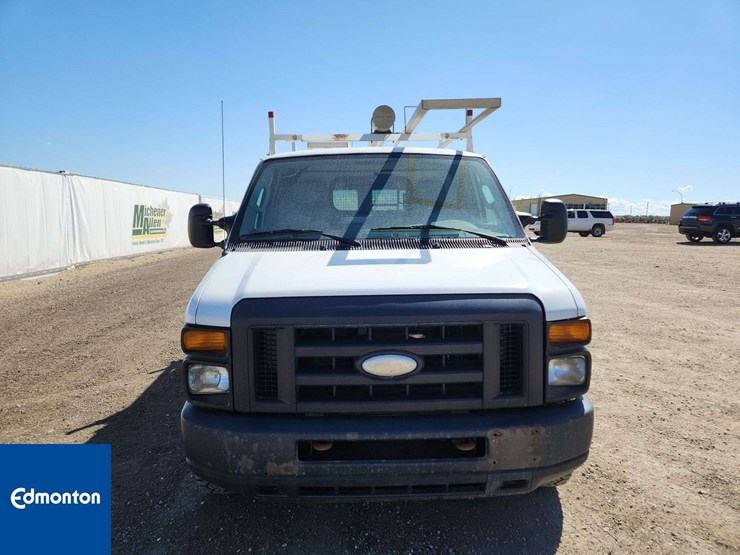 2014-ford-cargo-image-9