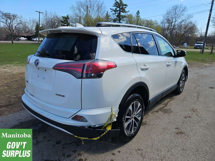2017-toyota-rav4-image-7