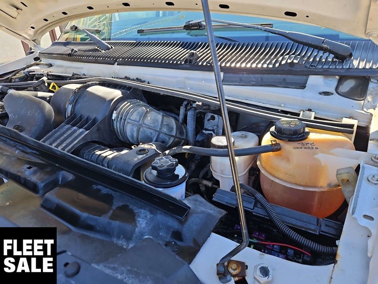 2014-ford-cargo-image-15
