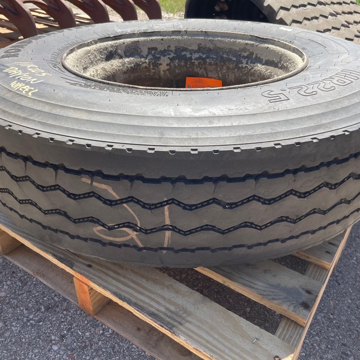 #8785 • 11R22.5 Tire