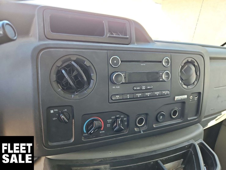 2014-ford-cargo-image-26