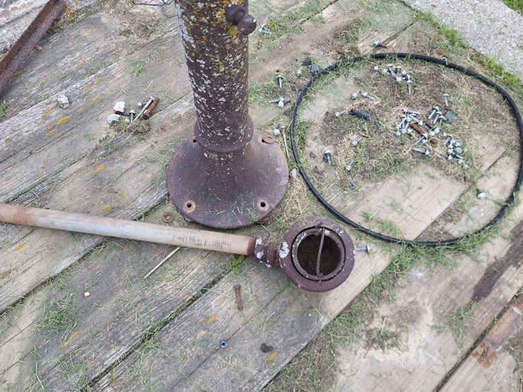 antique-water-pump*buyer-is-responsible-for-removal*-image-3