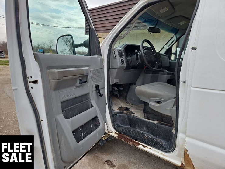 2011-ford-cargo-image-17