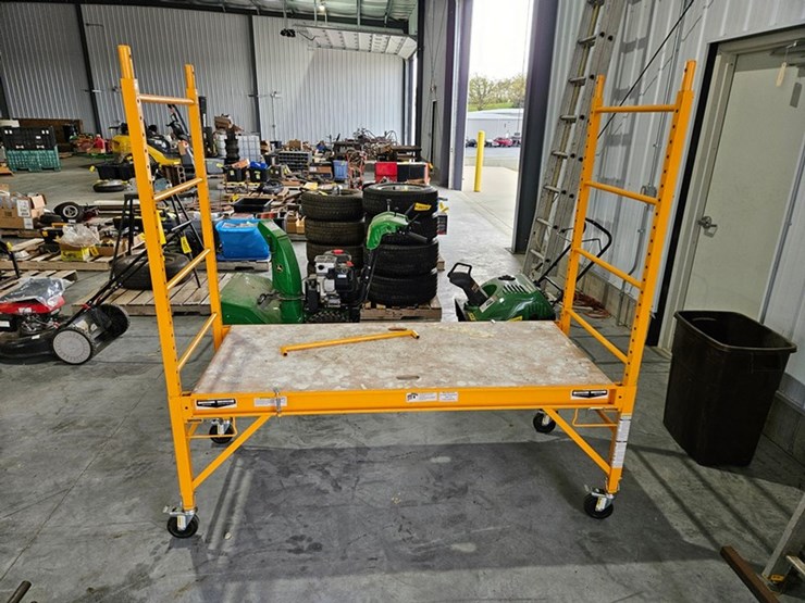 #6271-•-rolling-metal-scaffolding-image-4