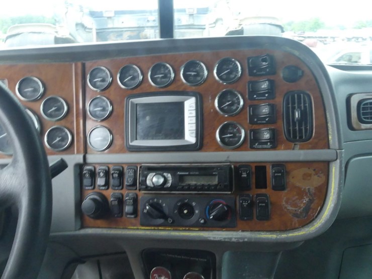 2008-peterbilt-389-image-19