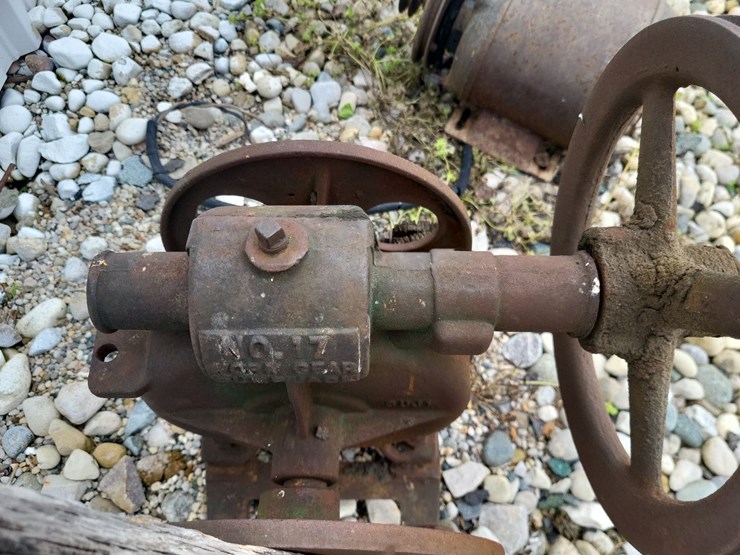 antique-pump-jack-image-3