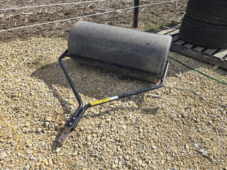 #486-•-plastic-lawn-roller-for-garden-tractor-image-1