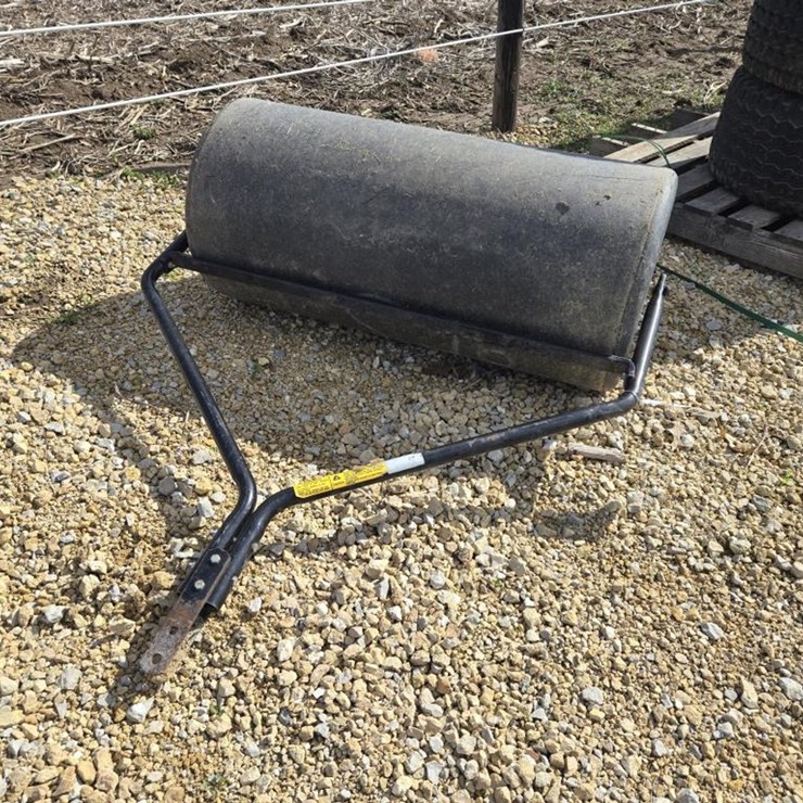 #486 • PLASTIC LAWN ROLLER FOR GARDEN TRACTOR