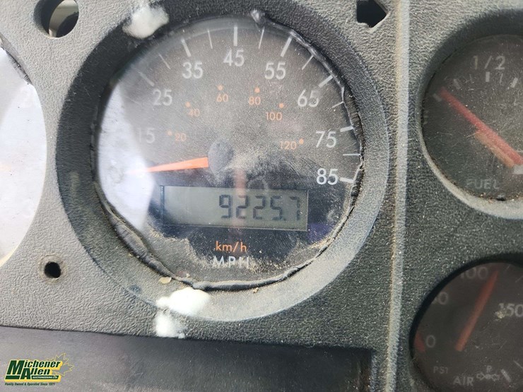 1999-freightliner-fl70-image-12