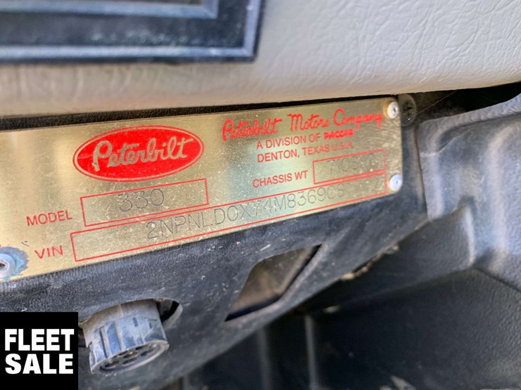 2004-peterbilt-330-image-15