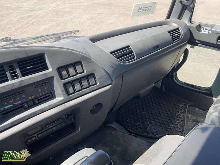 2006-gmc-t7500-image-16