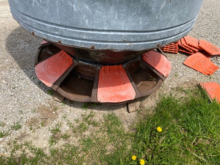 pax-2t-hog-feeder-always-inside,-good-condition-image-4