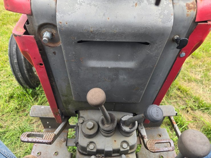 massey-ferguson-175-image-28