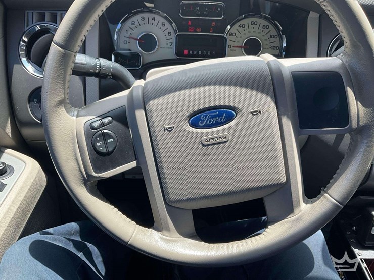 2013-ford-expedition-image-14