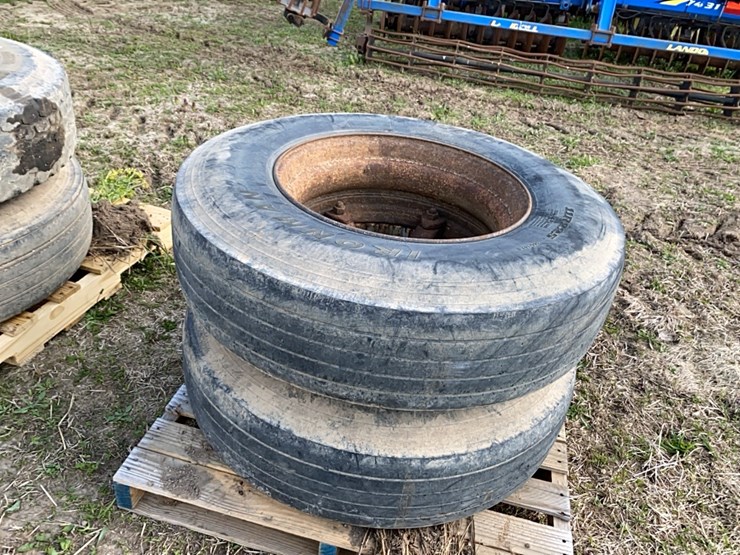4---dayton-hubs-with-11r22.5-tires-image-9