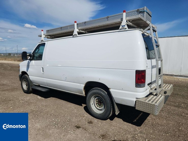 2012-ford-cargo-image-3