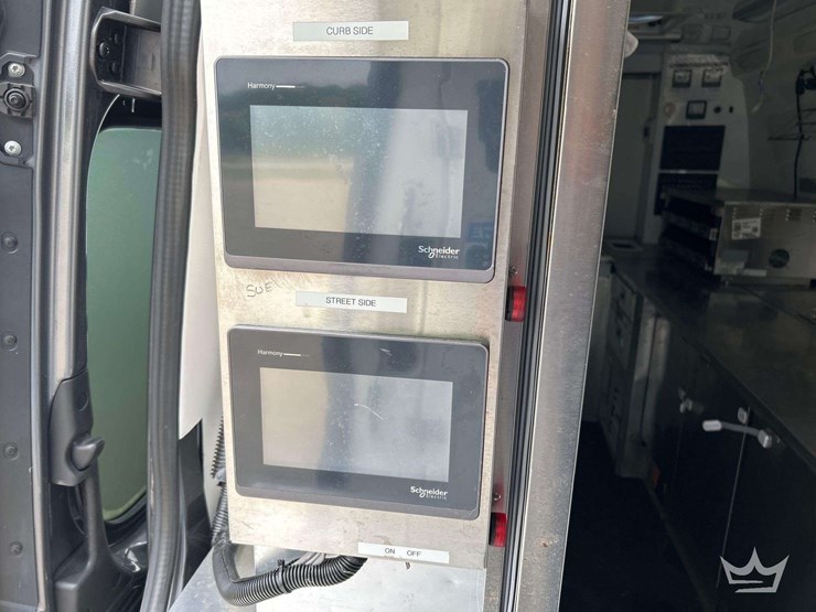 2021-mercedes-benz-sprinter-4500-image-28