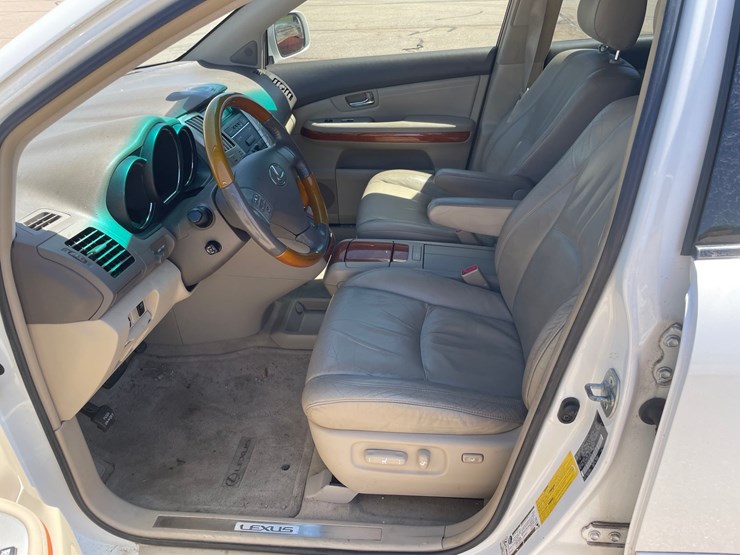 2004-lexus-rx330-image-30