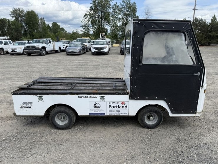 2019-taylor-dunn-bigfoot-electric-utility-cart-image-3