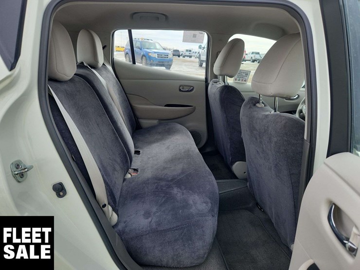 2011-nissan-leaf-sl-4dr-hatchback-image-18