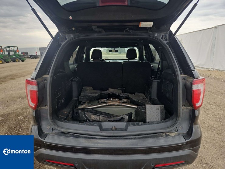 2019-ford-explorer-image-36