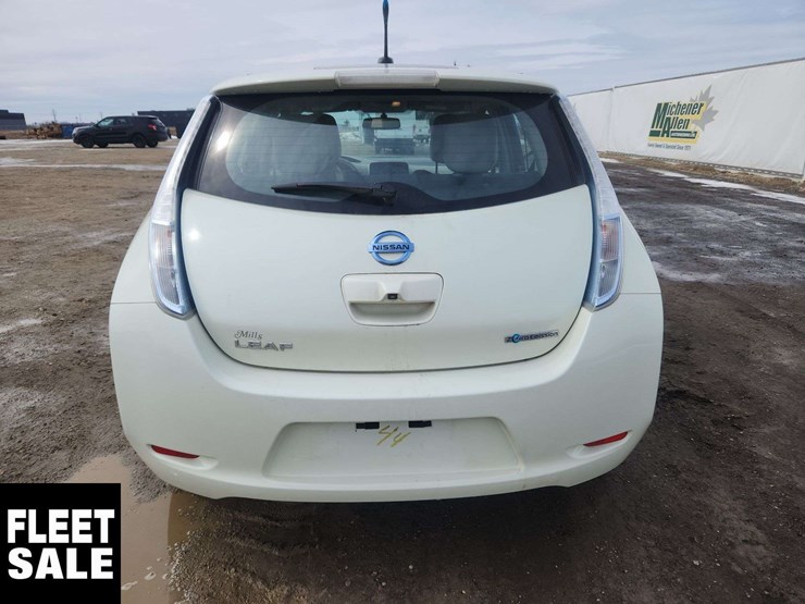 2011-nissan-leaf-sl-4dr-hatchback-image-8