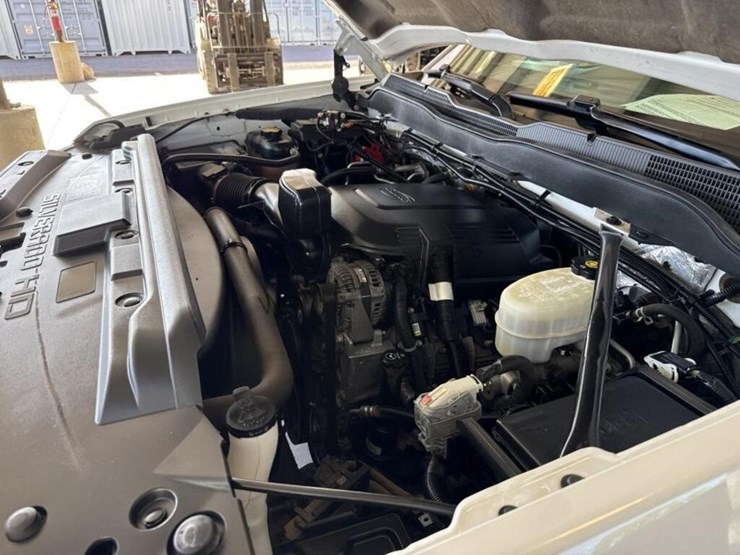 2015-chevrolet-silverado-2500hd-image-13