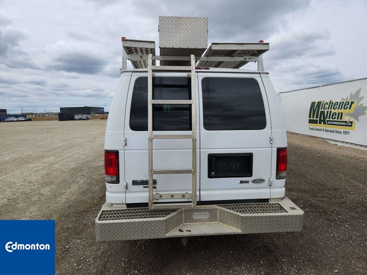 2014-ford-cargo-image-21